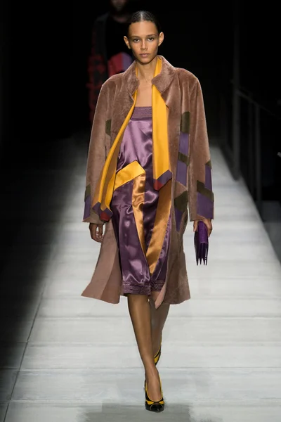 Look 3